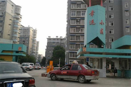 阳光河畔套三带车库98万3室2厅2卫138㎡