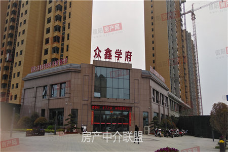 羊山九街C位豪华装修基本没怎么住过电梯中层142平随看